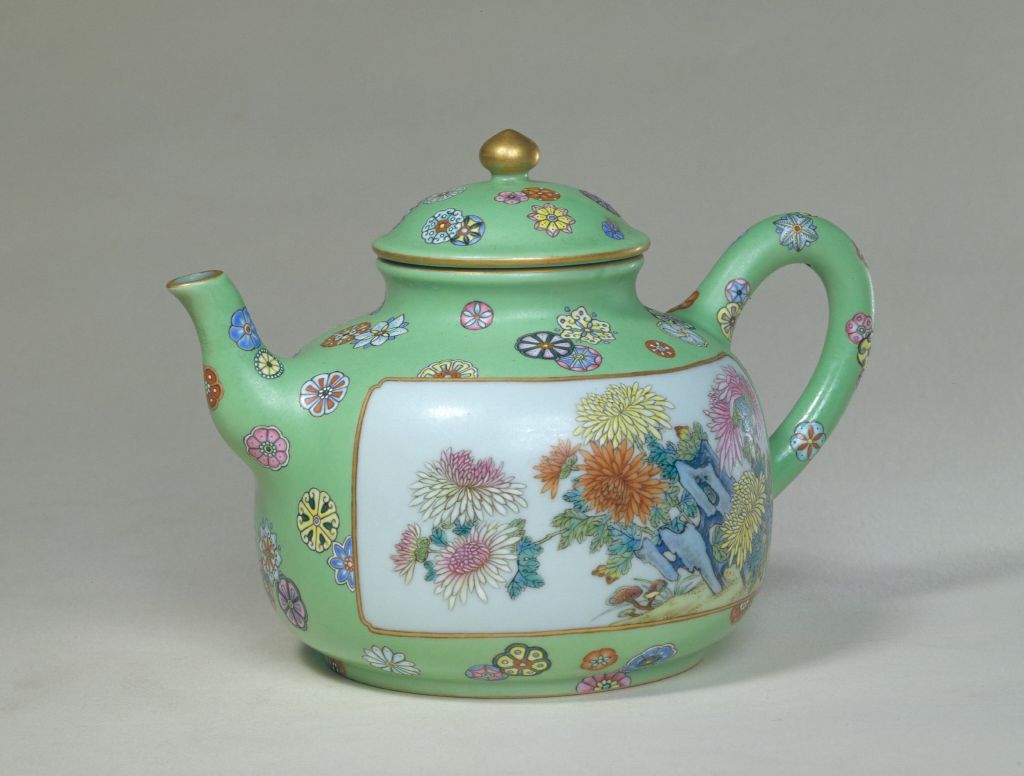 图片[1]-Green space pastel color blooming chrysanthemum stone pattern teapot-China Archive